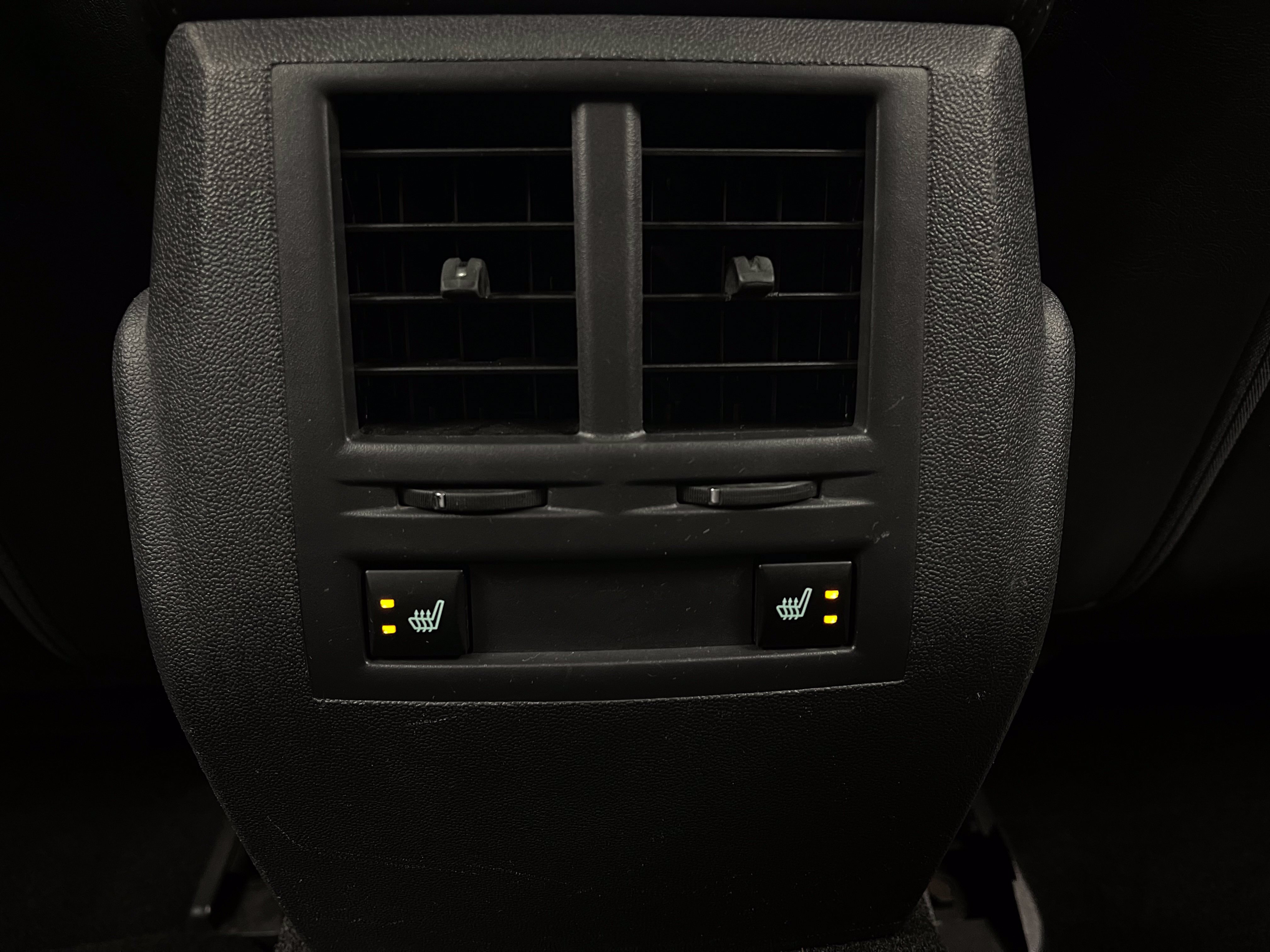 Used 2009 Chrysler 300 C w/ Luxury Group II RWD image 6