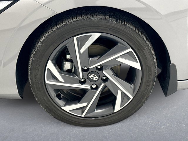 Used 2024 Hyundai Elantra Limited image 25