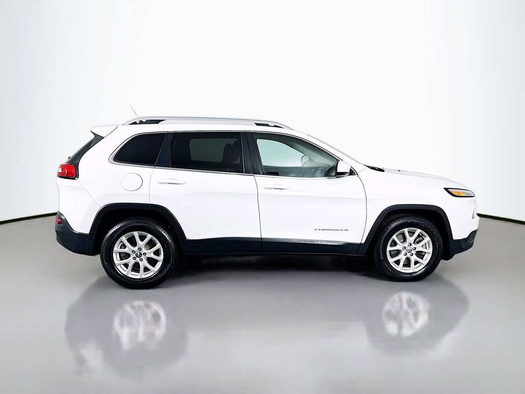 Used 2016 Jeep Cherokee Latitude AWD/4WD image 4
