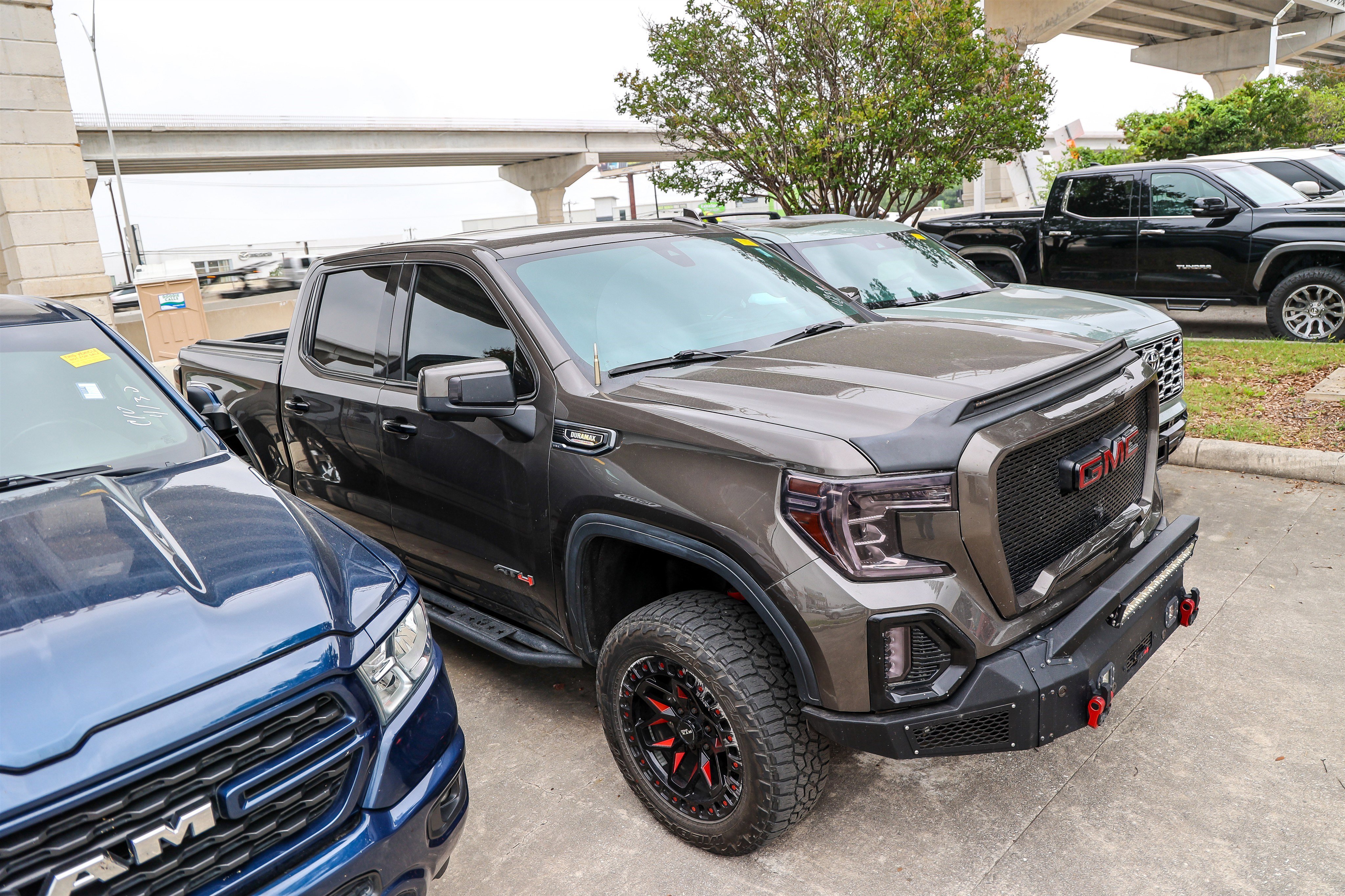 Used 2020 GMC Sierra 1500 AT4 w/ AT4 Premium Package AWD/4WD image 7