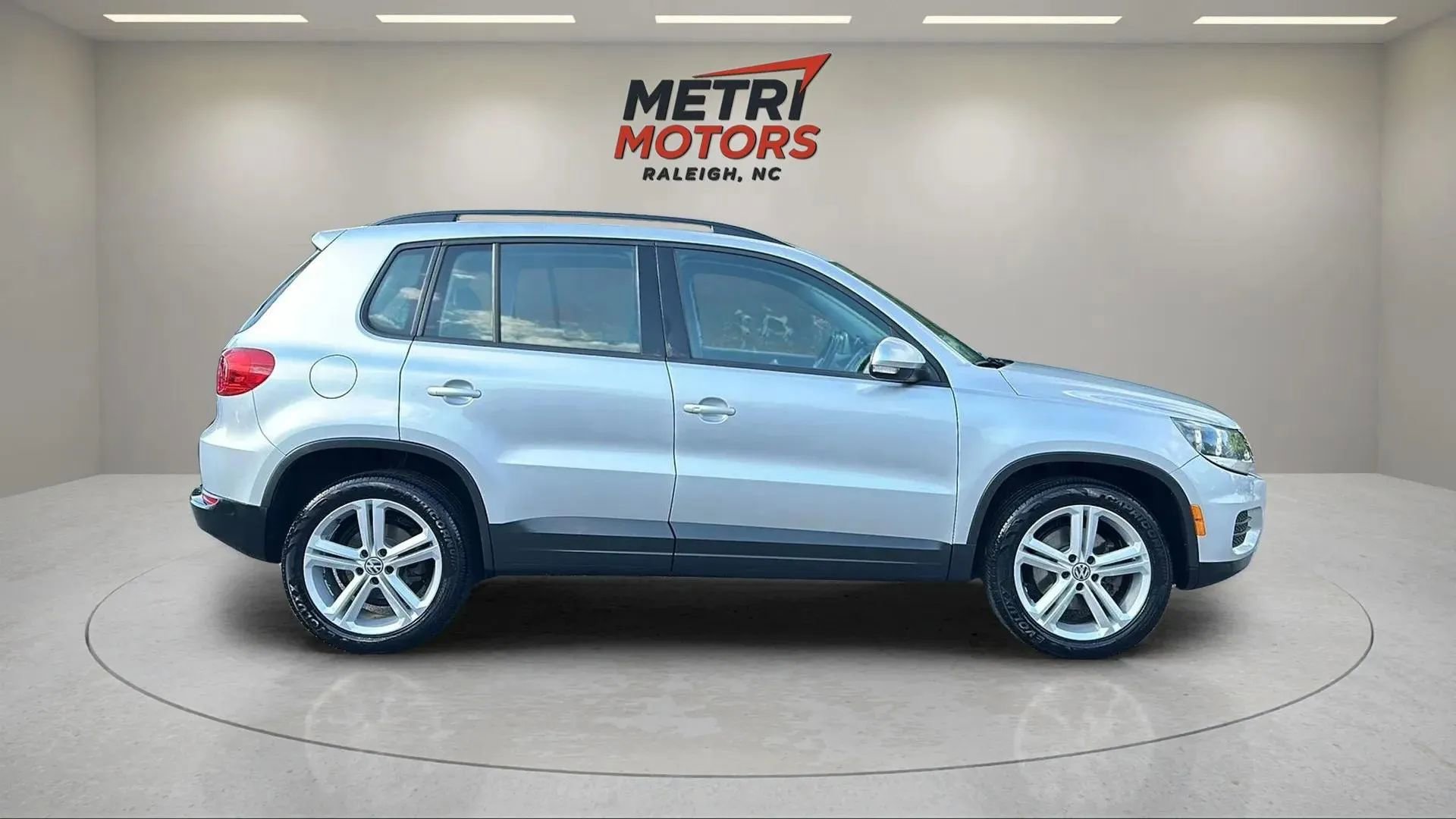 Used 2016 Volkswagen Tiguan S image 4