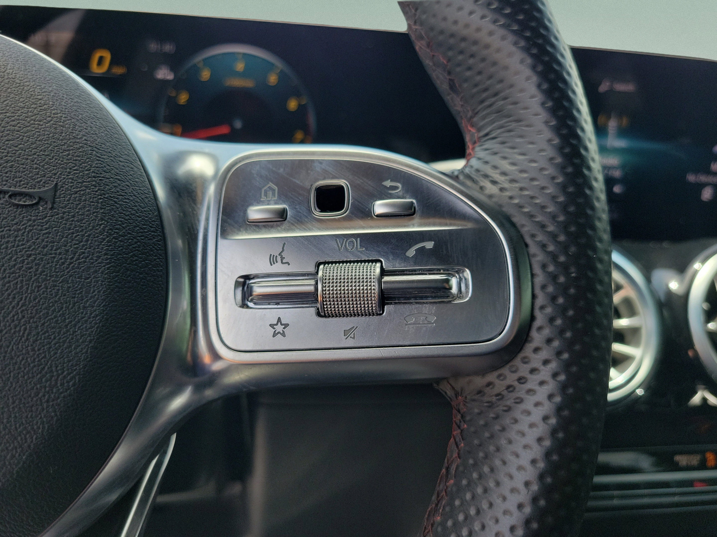 Used 2023 Mercedes-Benz GLB 250 image 24