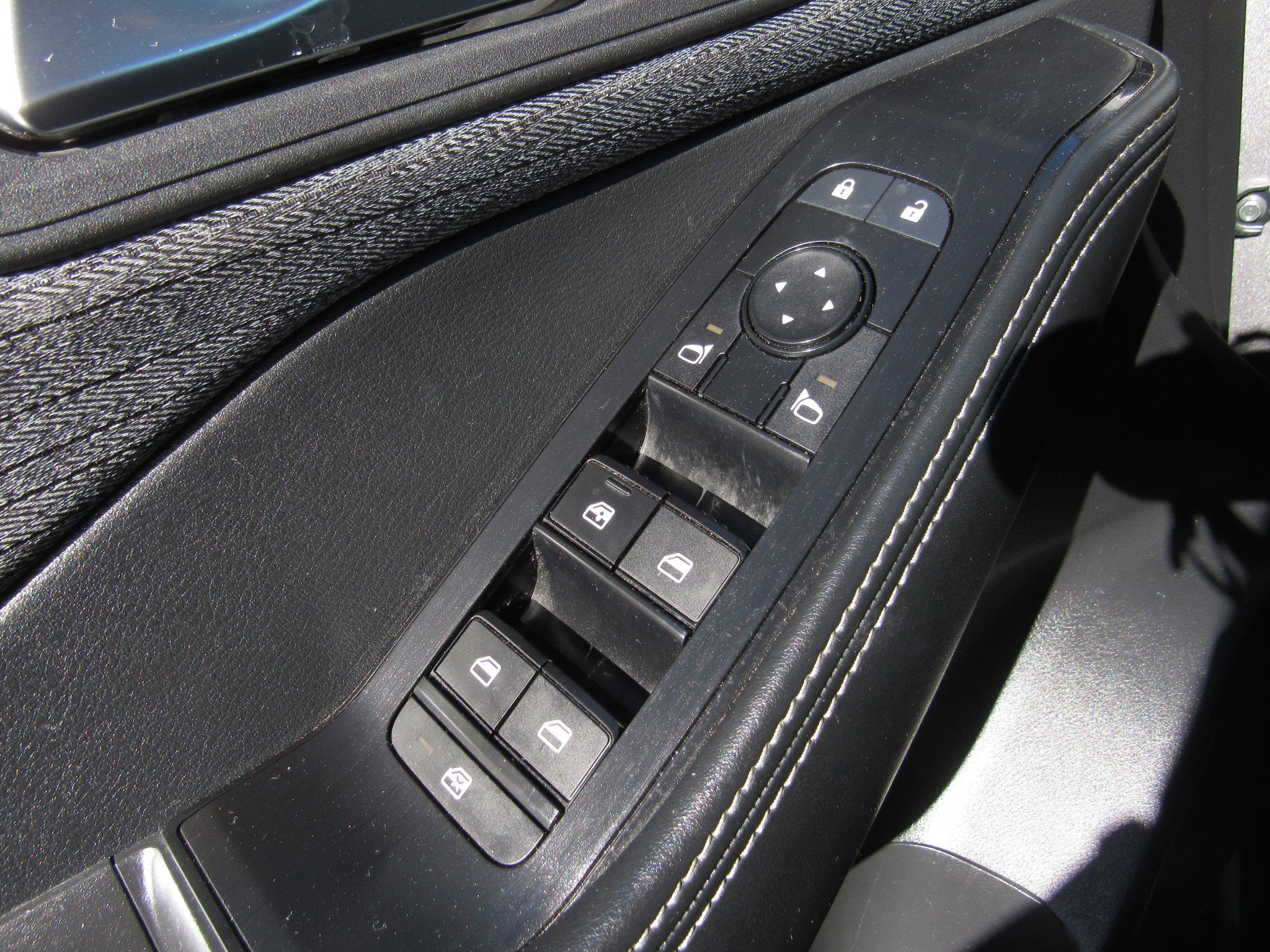 Used 2023 Nissan Rogue SV image 21