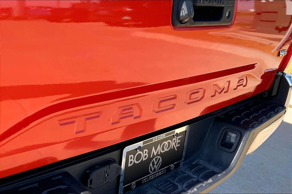 Used 2016 Toyota Tacoma TRD Off-Road w/ Towing Package AWD/4WD image 8