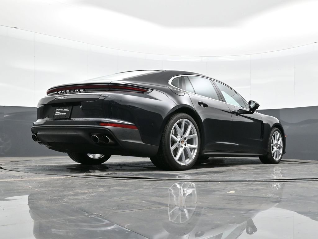 Used 2025 Porsche Panamera RWD image 37