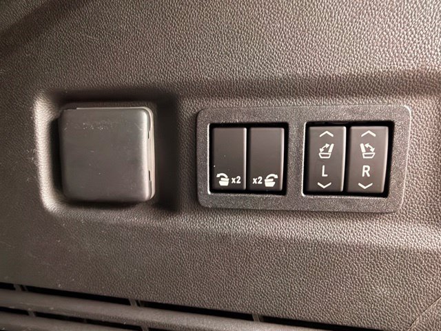 Used 2021 GMC Yukon AT4 w/ Rear Media and Nav Package AWD/4WD image 11