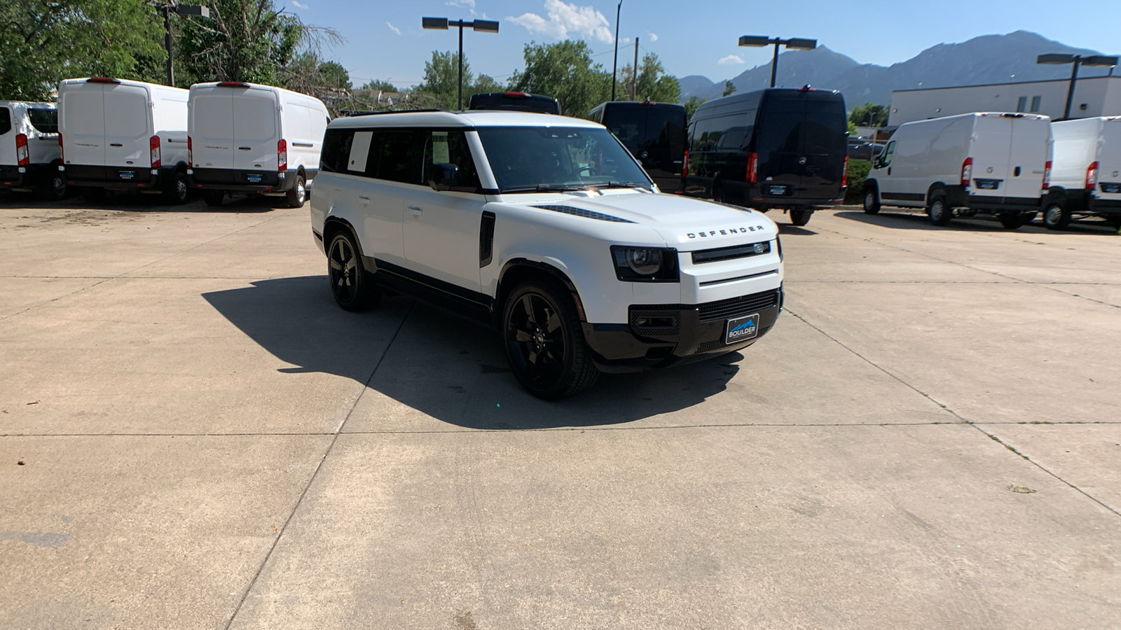 Used 2024 Land Rover Defender 130 X-Dynamic SE AWD/4WD image 7