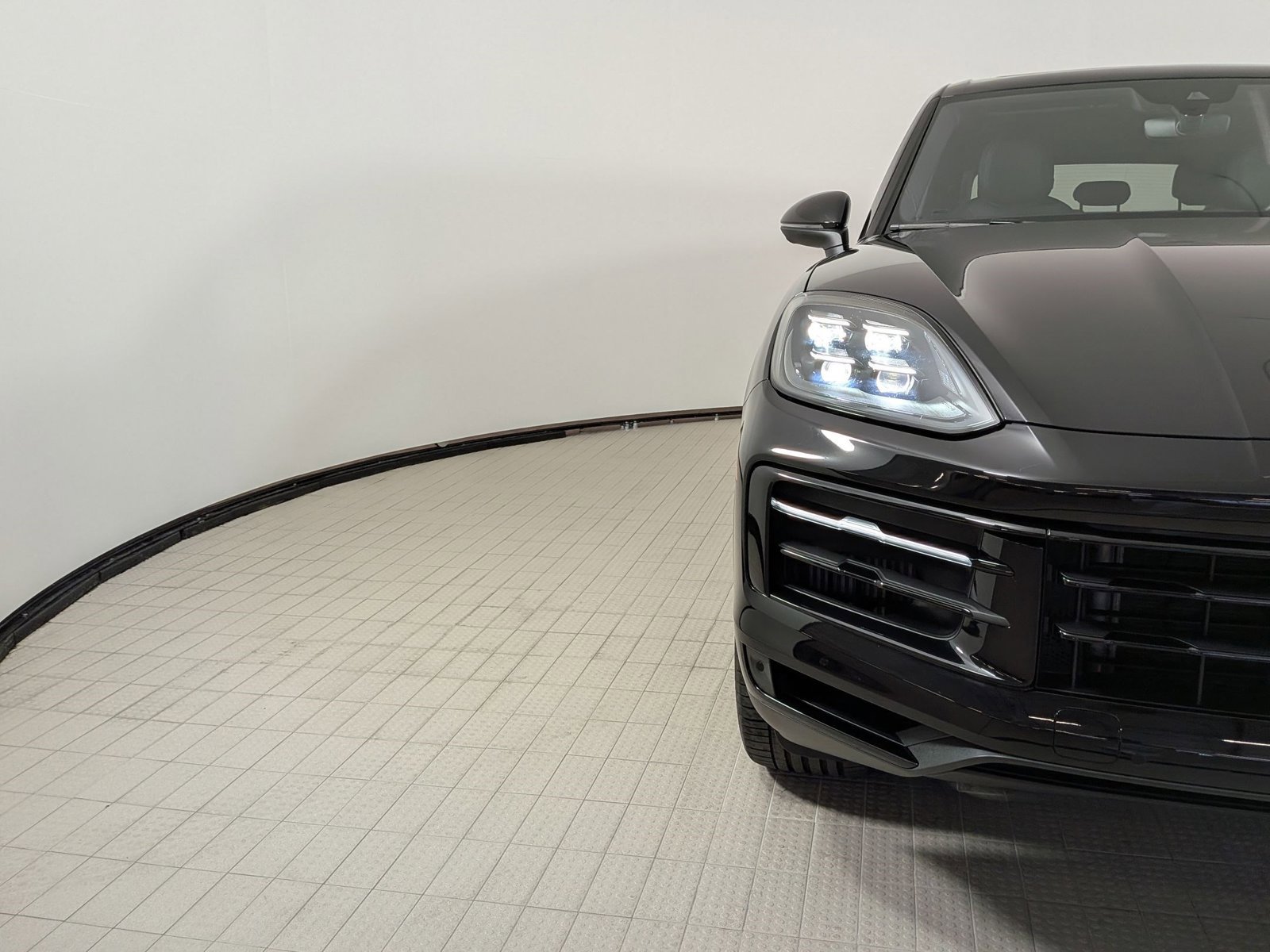 Certified 2025 Porsche Cayenne AWD/4WD image 12