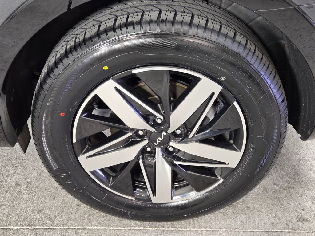 Used 2022 Kia Sorento S FWD image 13