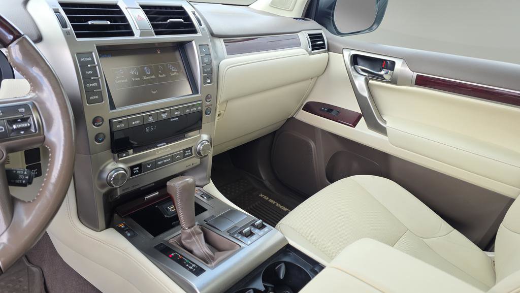 Used 2019 Lexus GX 460 image 24