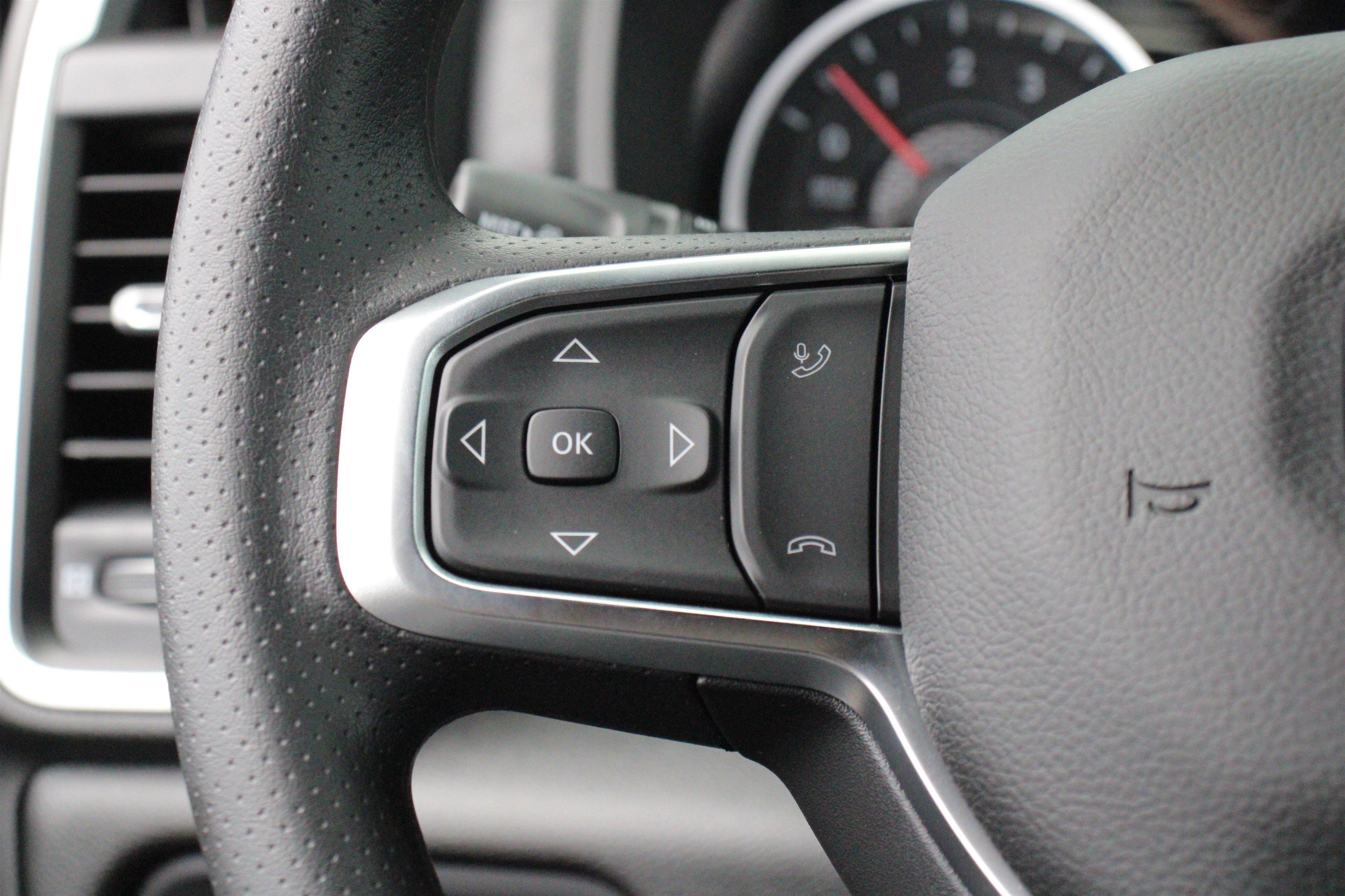 New 2026 RAM 1500 Express AWD/4WD image 9