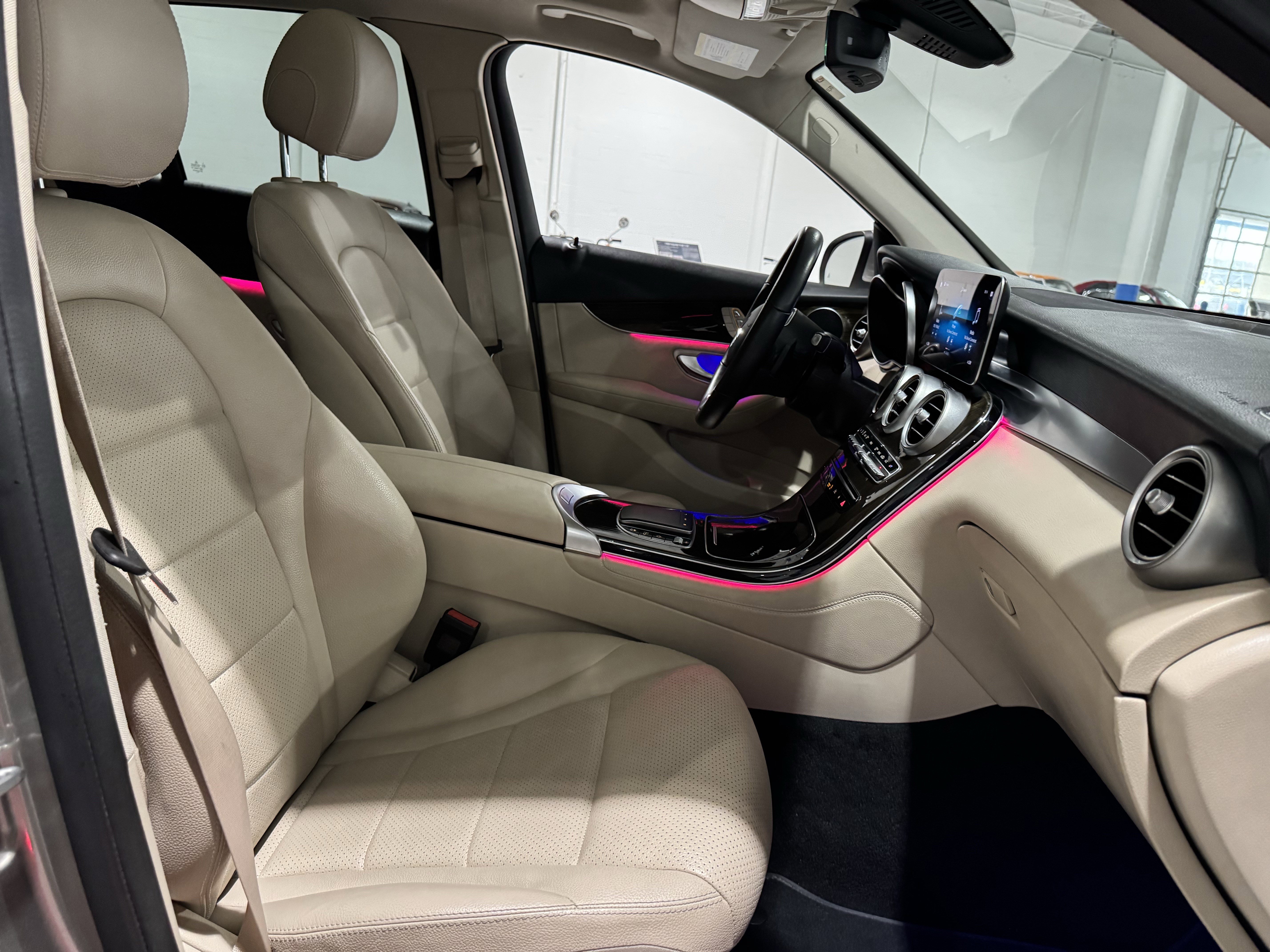 Used 2021 Mercedes-Benz GLC 300 4MATIC w/ Premium Package image 39