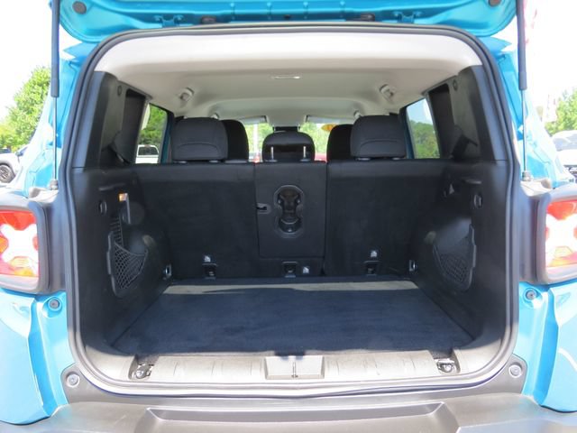 Used 2020 Jeep Renegade Latitude w/ Popular Equipment Group FWD image 11