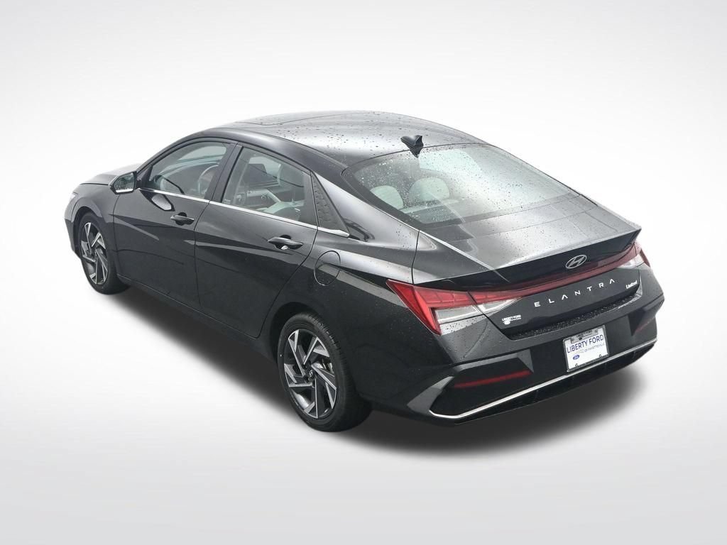 Used 2025 Hyundai Elantra Limited FWD image 35