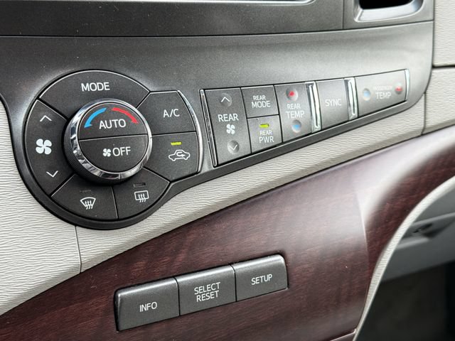 Used 2013 Toyota Sienna XLE FWD image 13