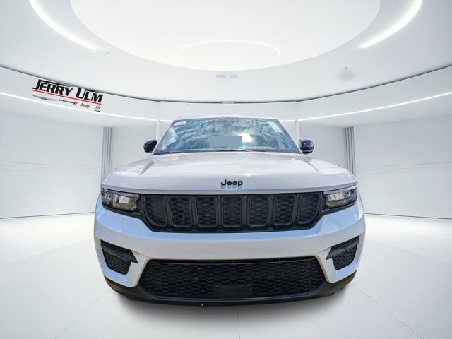 New 2025 Jeep Grand Cherokee Altitude image 7