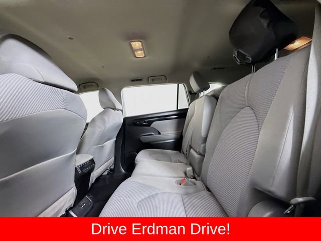 Used 2020 Toyota Highlander LE image 9