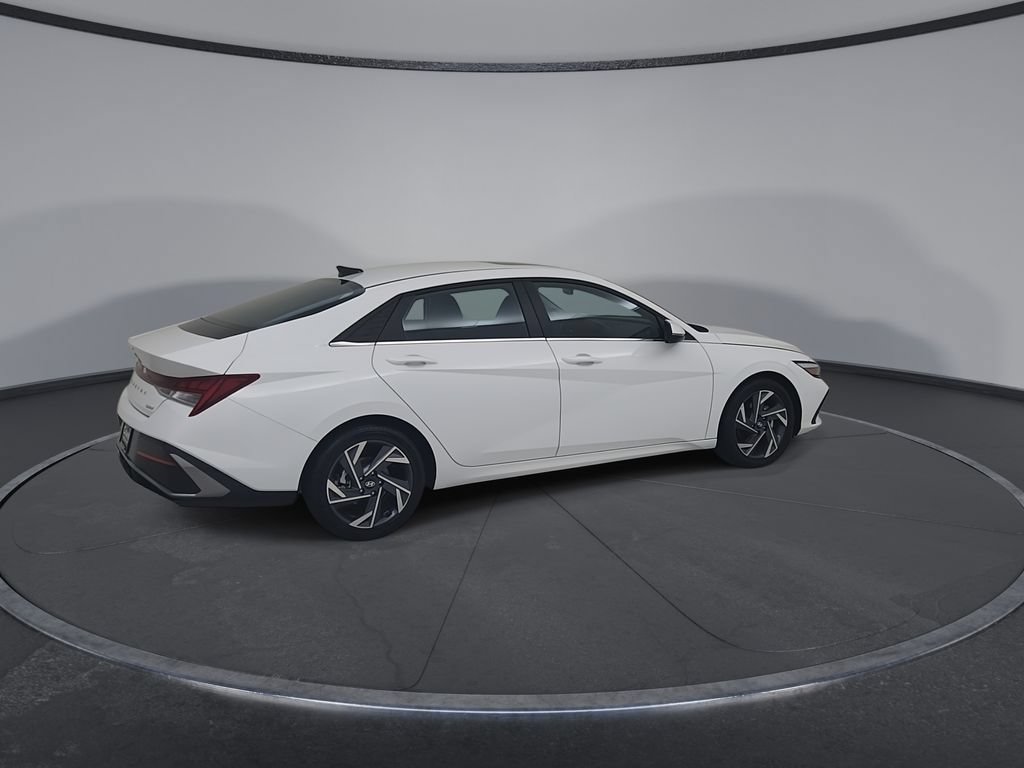 Used 2025 Hyundai Elantra Limited FWD image 15