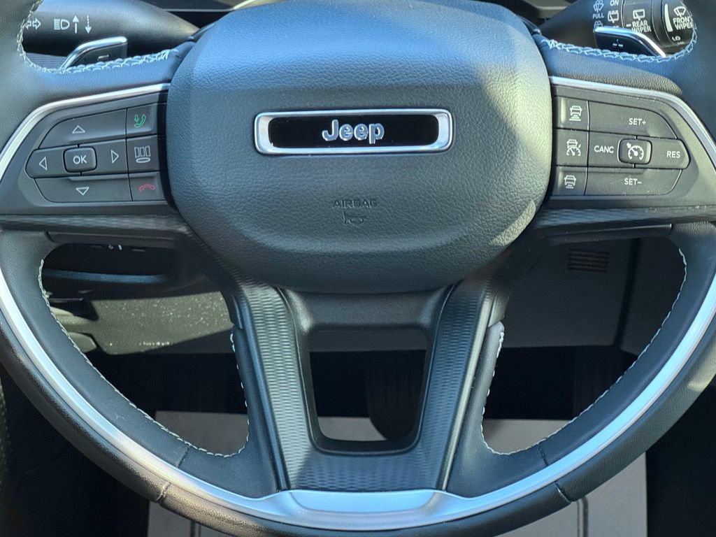 Used 2023 Jeep Grand Cherokee Altitude AWD/4WD image 21