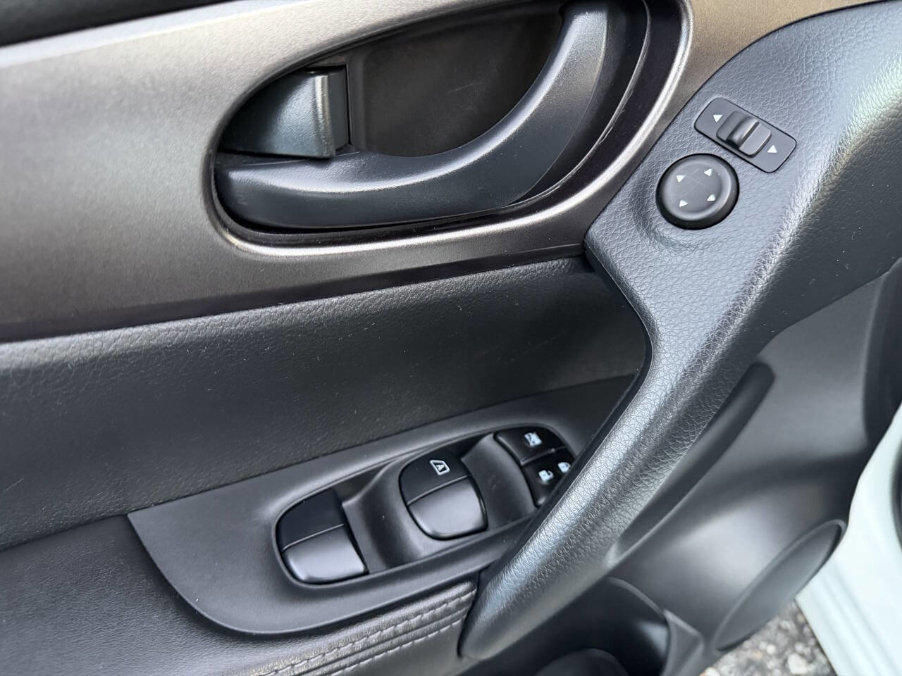 Used 2022 Nissan Rogue Sport S image 15