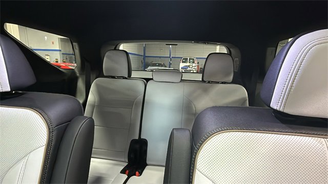 Used 2025 Chevrolet Traverse High Country image 15
