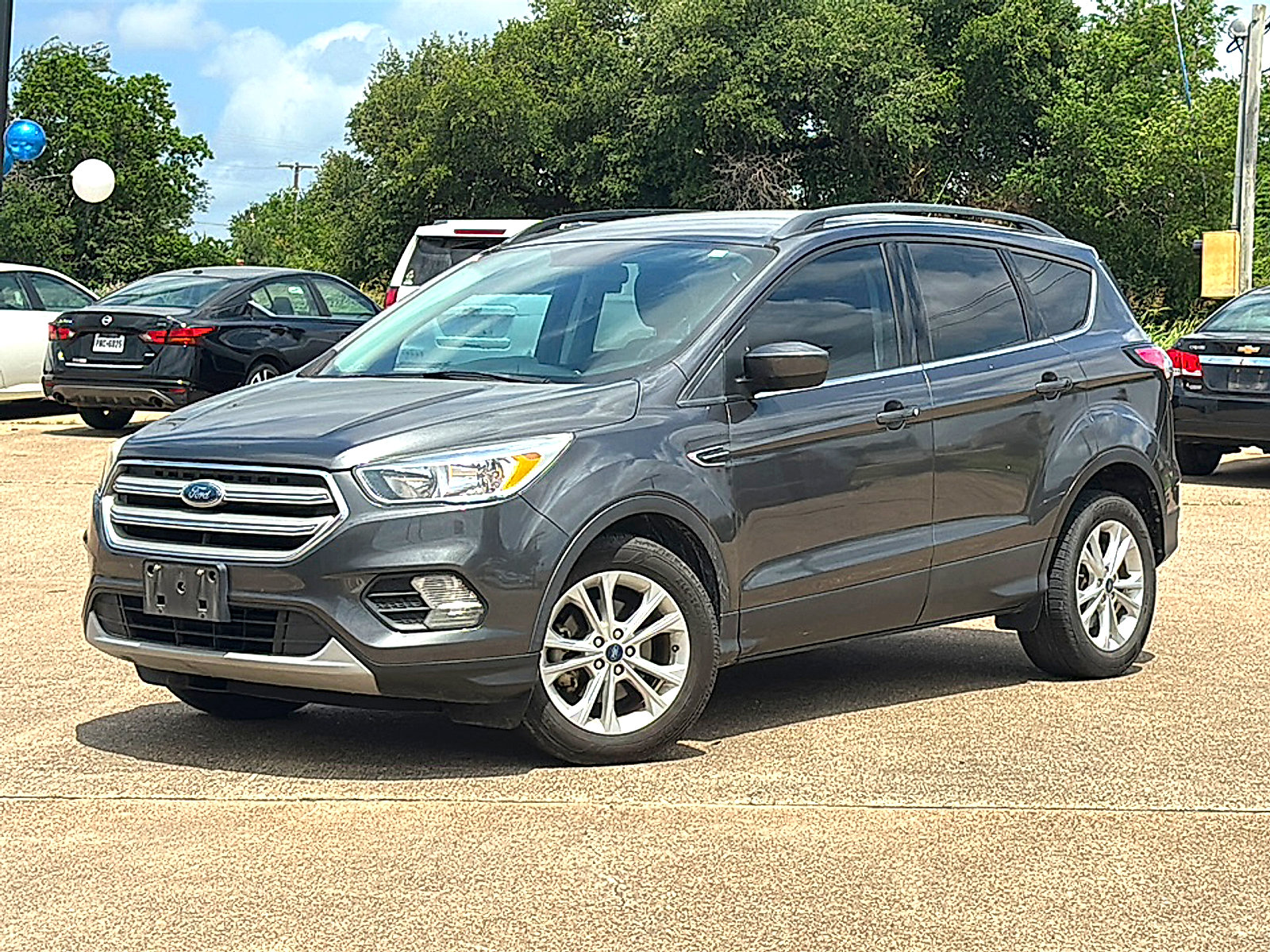 Used 2018 Ford Escape SE FWD image 2