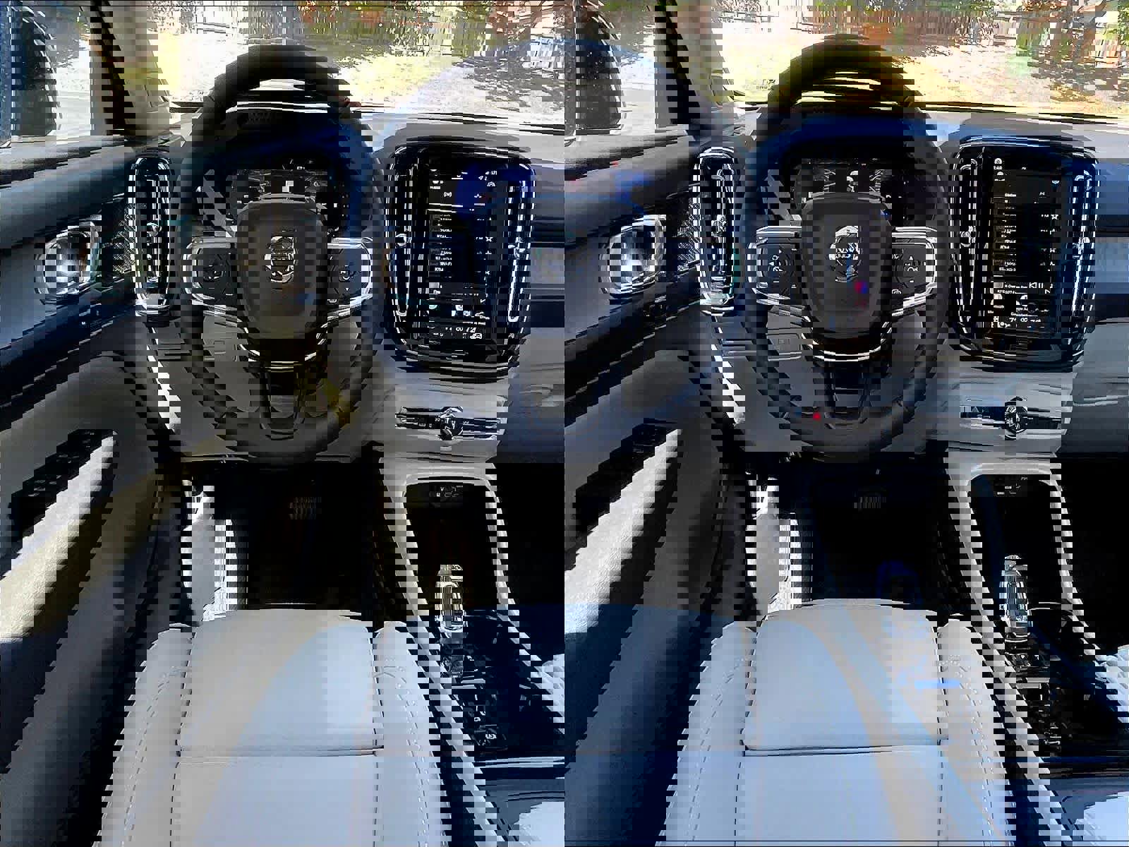 New 2026 Volvo XC40 B5 Ultra w/ Climate Package image 15