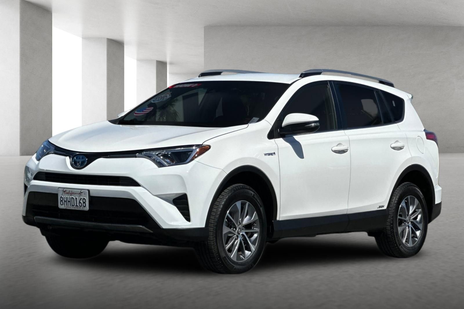 Used 2018 Toyota RAV4 LE w/ Carpet Mat Package AWD/4WD image 8