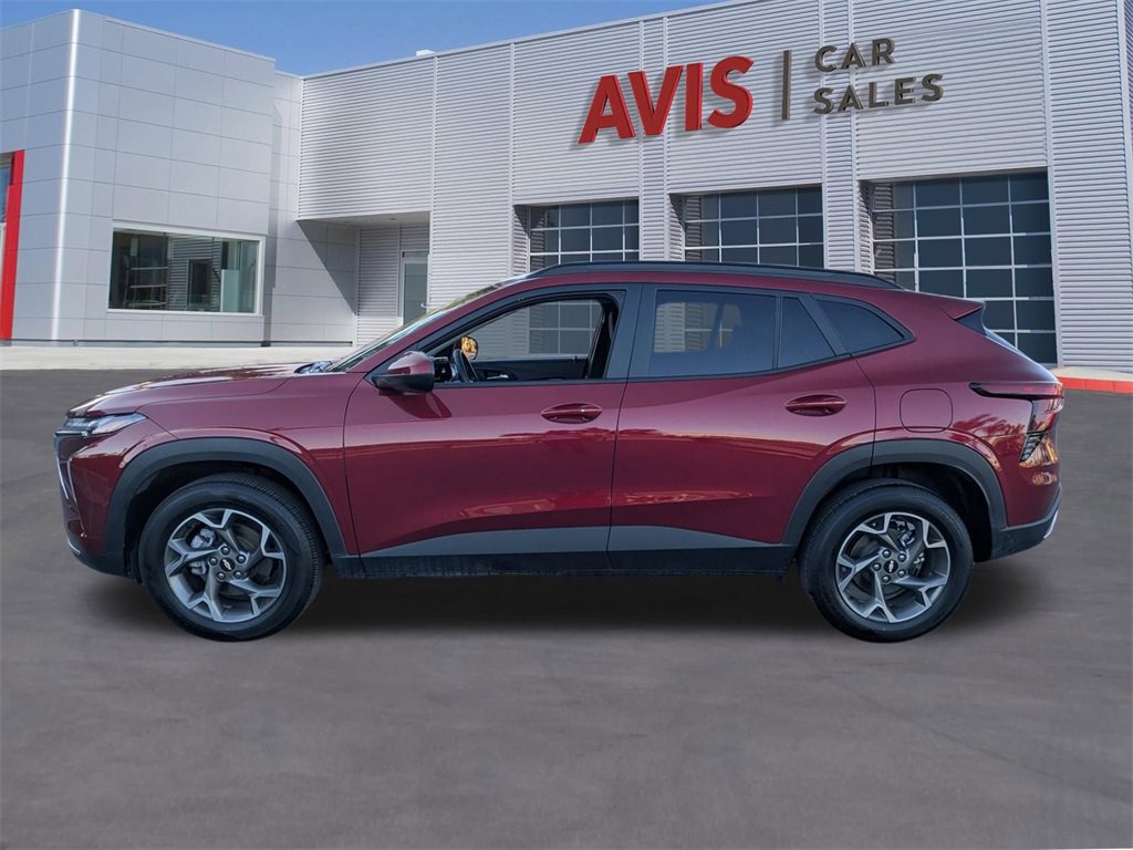 Used 2025 Chevrolet Trax LT w/ LT Convenience Package image 10