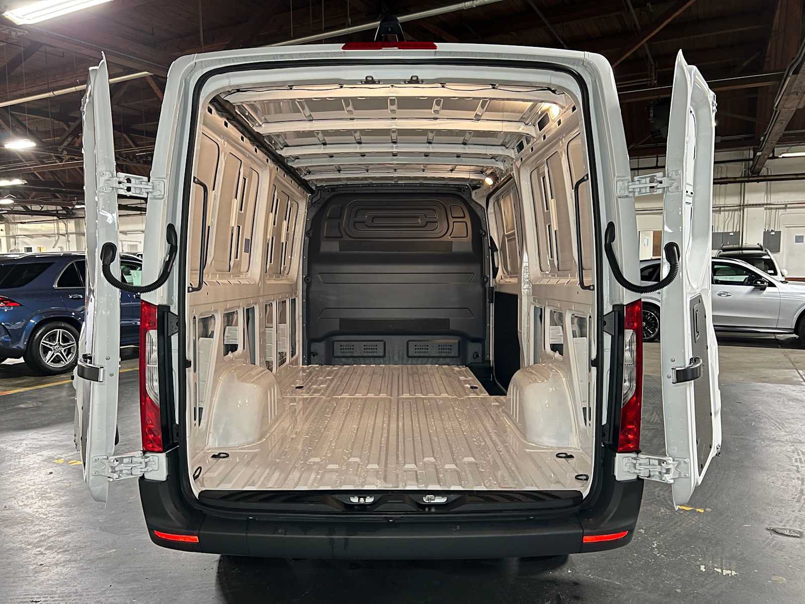 Used 2025 Mercedes-Benz Sprinter 2500 image 16