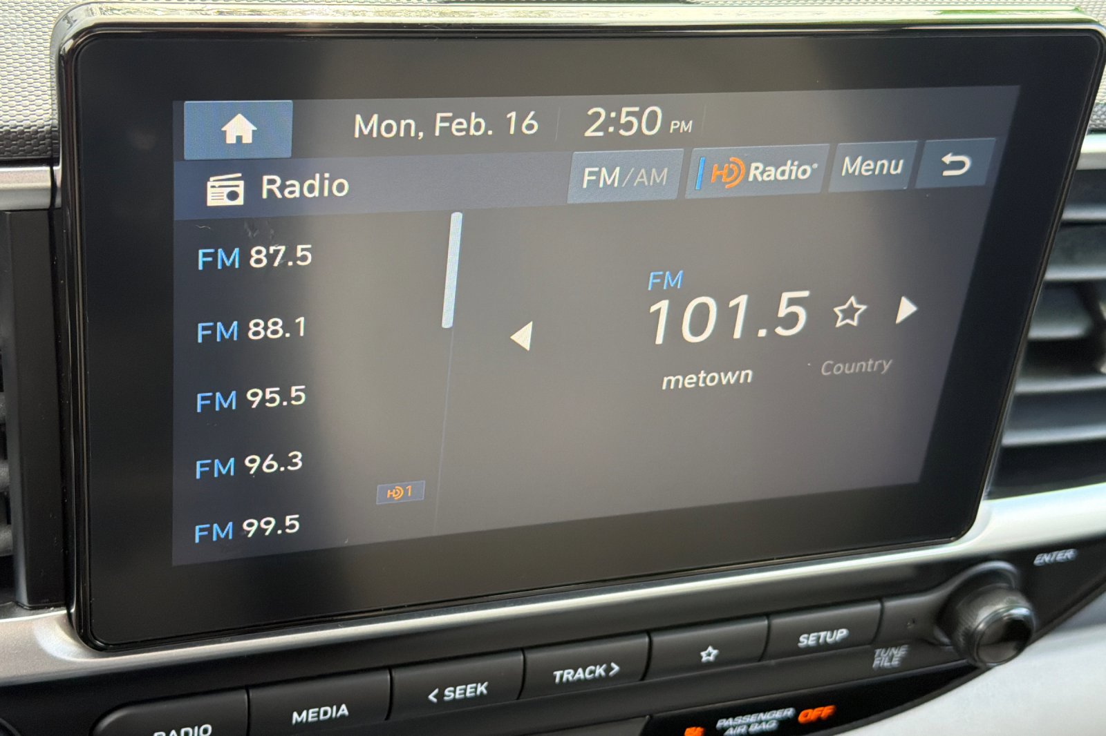 Used 2025 Hyundai Venue SEL image 17