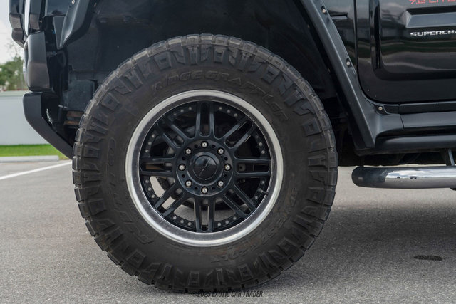 Used 2004 HUMMER H2 w/ Preferred Equipment Group image 97