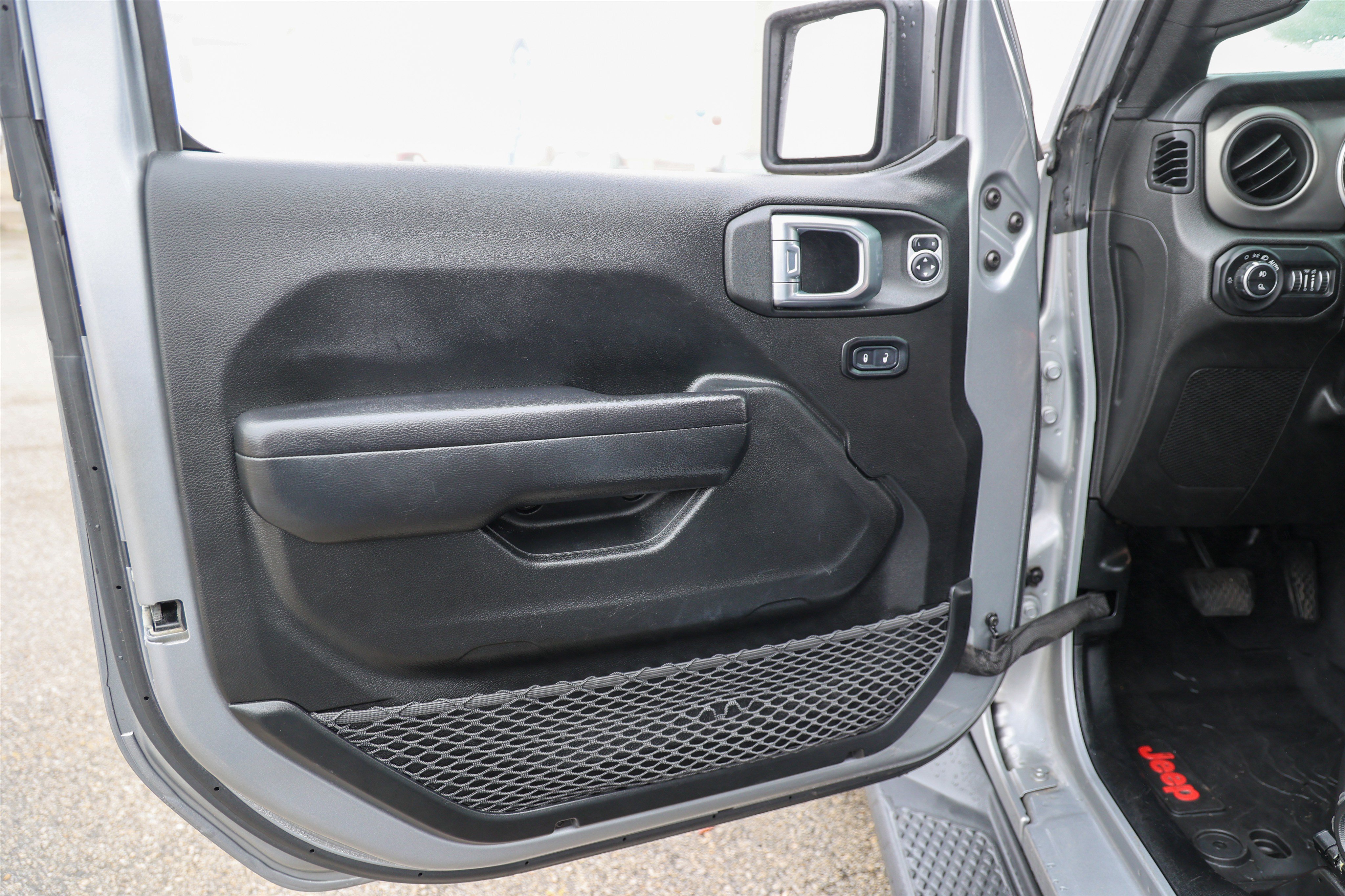 Used 2021 Jeep Gladiator Sport image 40