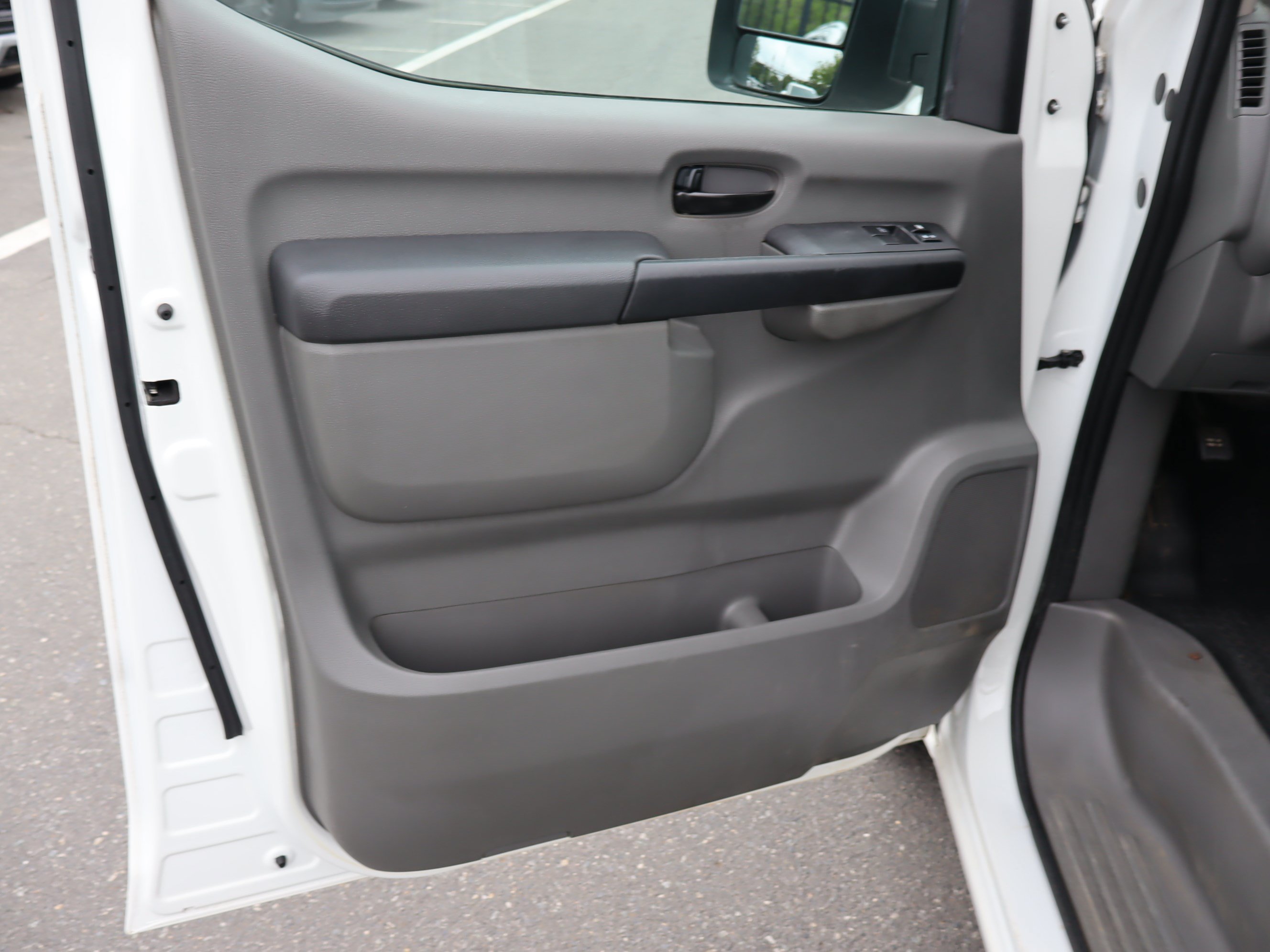 Used 2021 Nissan NV 2500 SV w/ Back Door Glass Package RWD image 14