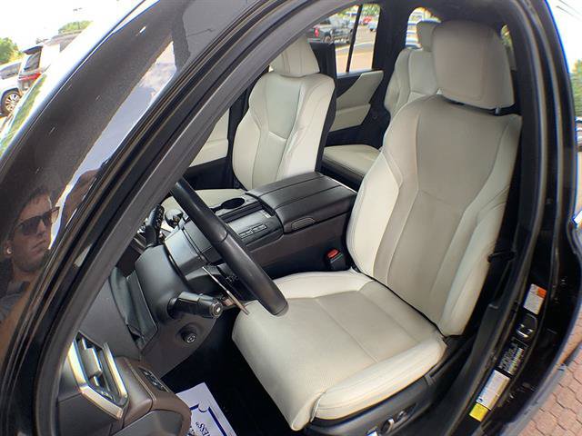 Used 2023 Lexus LX 600 4WD w/ Accessory Package (Z1) image 11