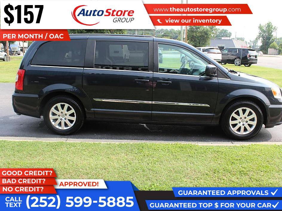 Used 2013 Chrysler Town & Country Touring FWD image 5