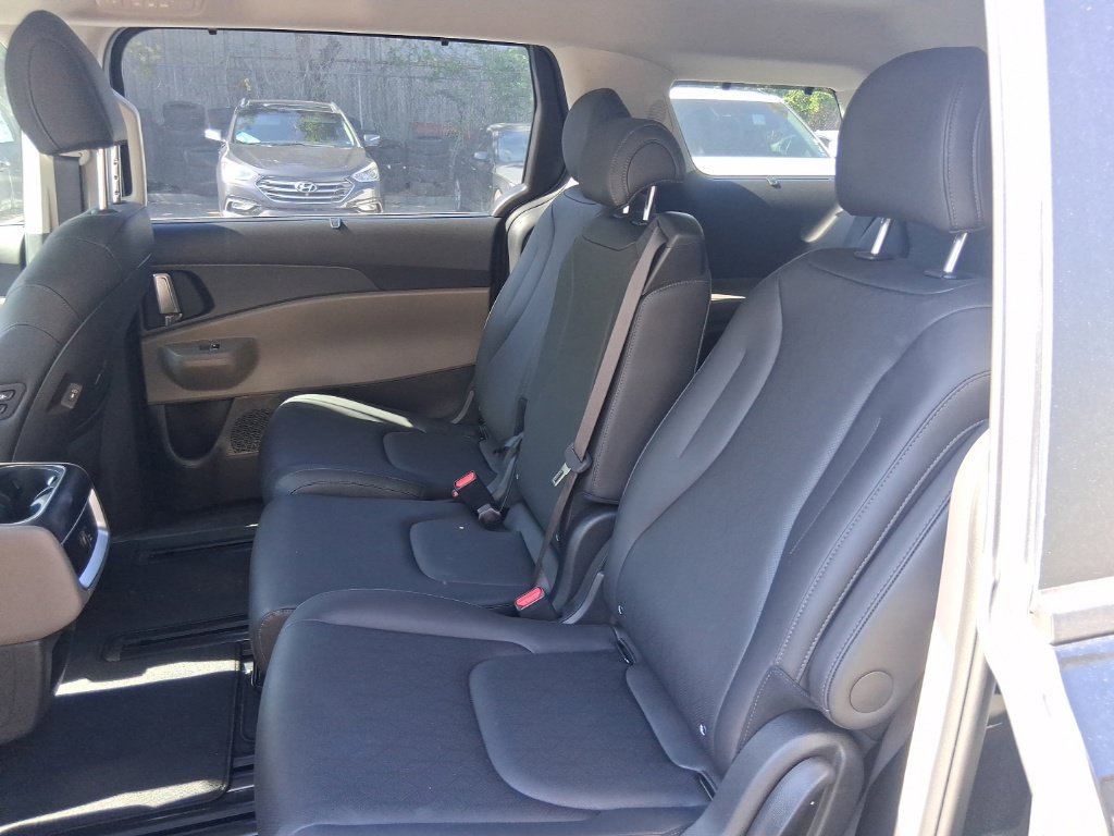 Certified 2026 Kia Carnival EX FWD image 17