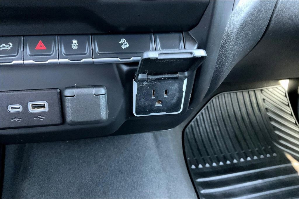 Used 2025 Chevrolet Silverado 2500 Custom w/ Custom Value Package image 16