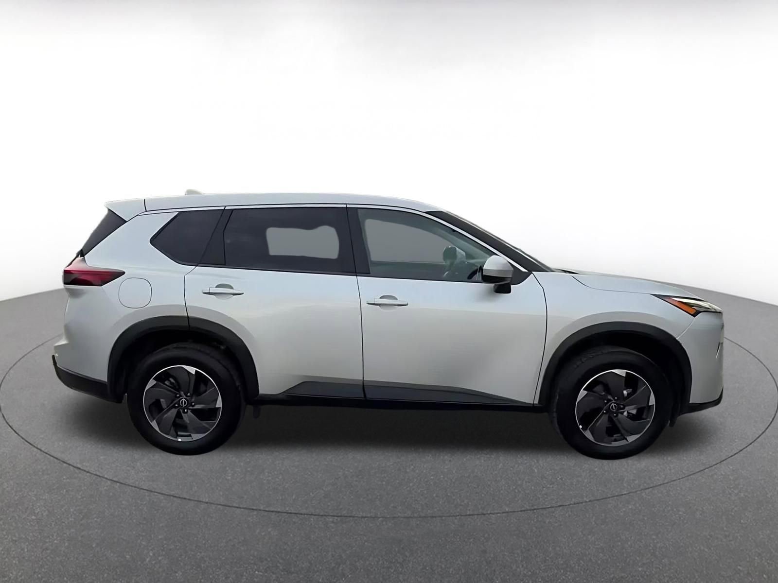Used 2025 Nissan Rogue SV FWD image 16