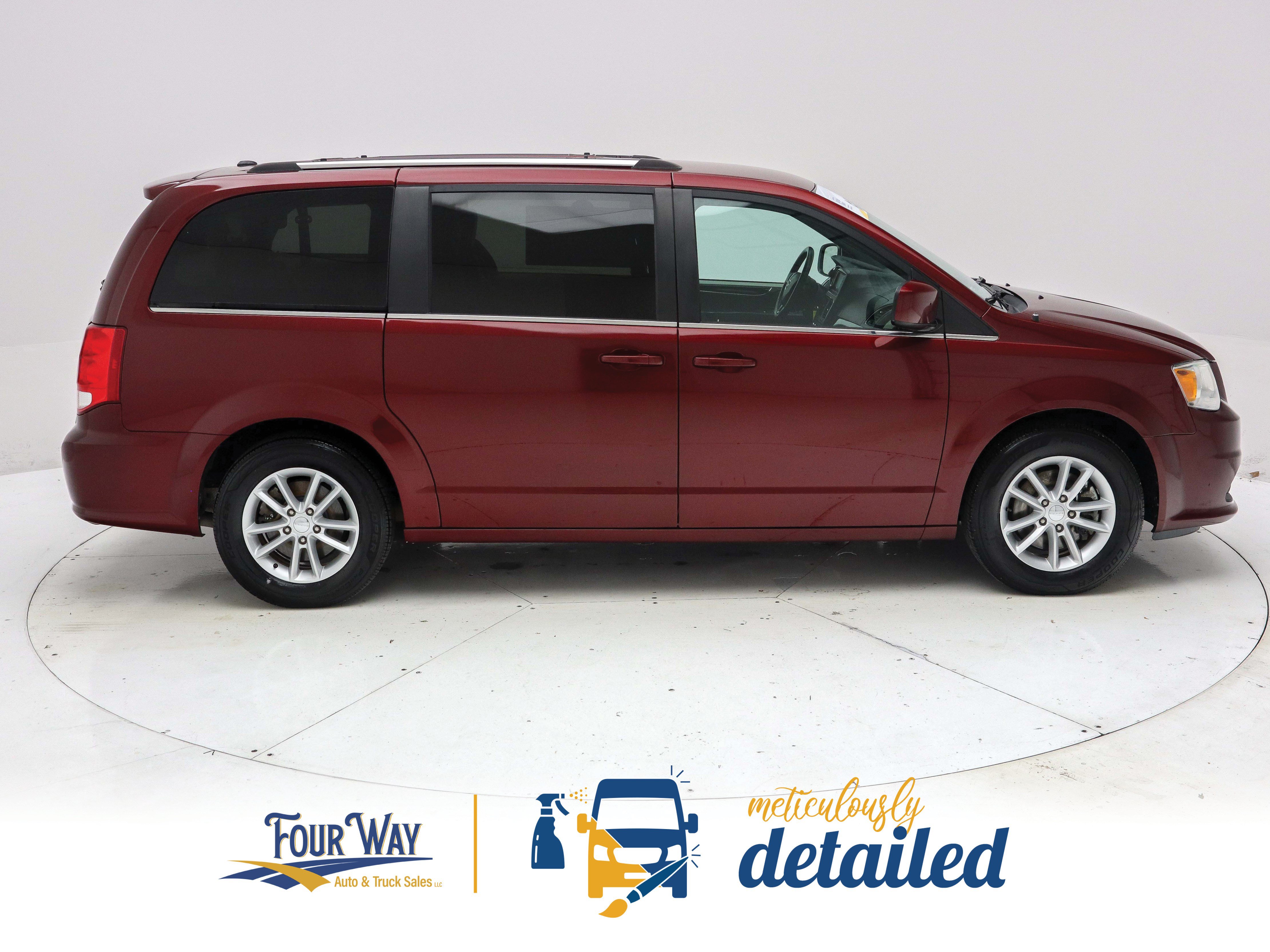 Used 2018 Dodge Grand Caravan SXT FWD image 2
