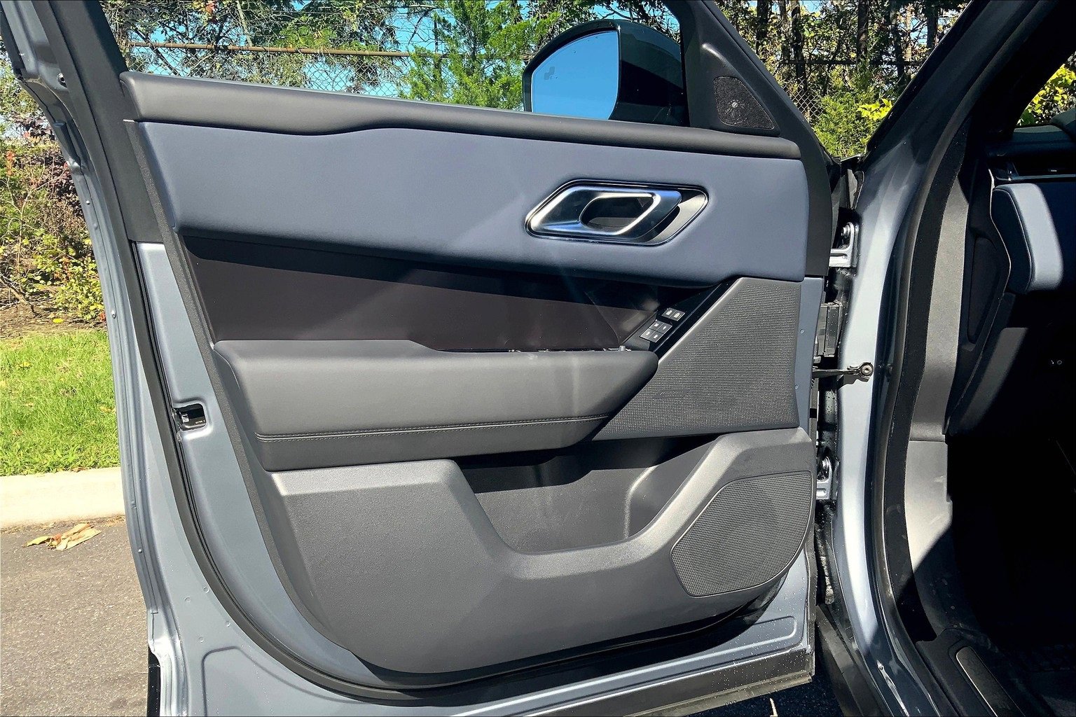 New 2026 Land Rover Range Rover Velar Dynamic SE image 10