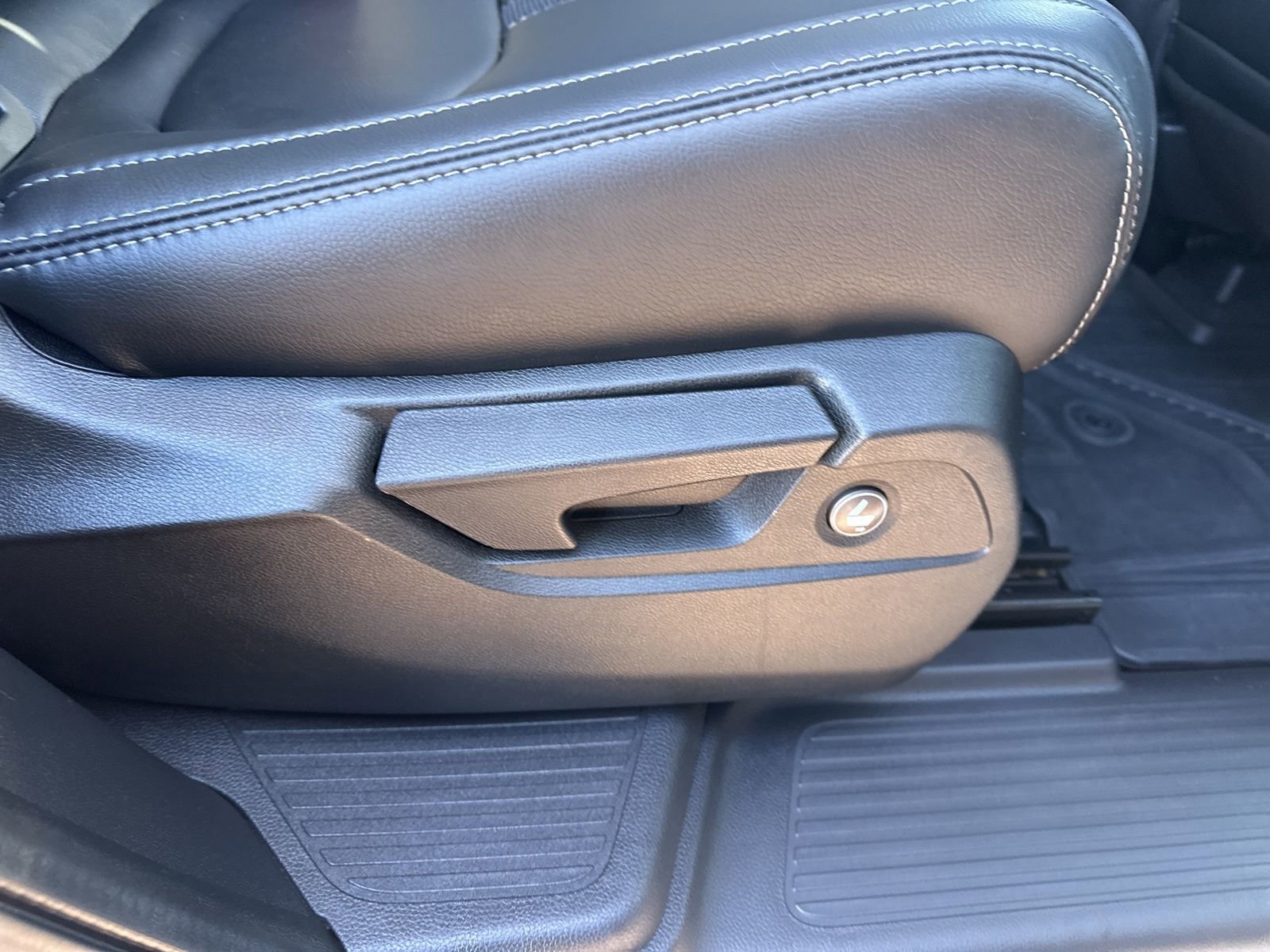 Used 2023 Honda Pilot Touring image 34