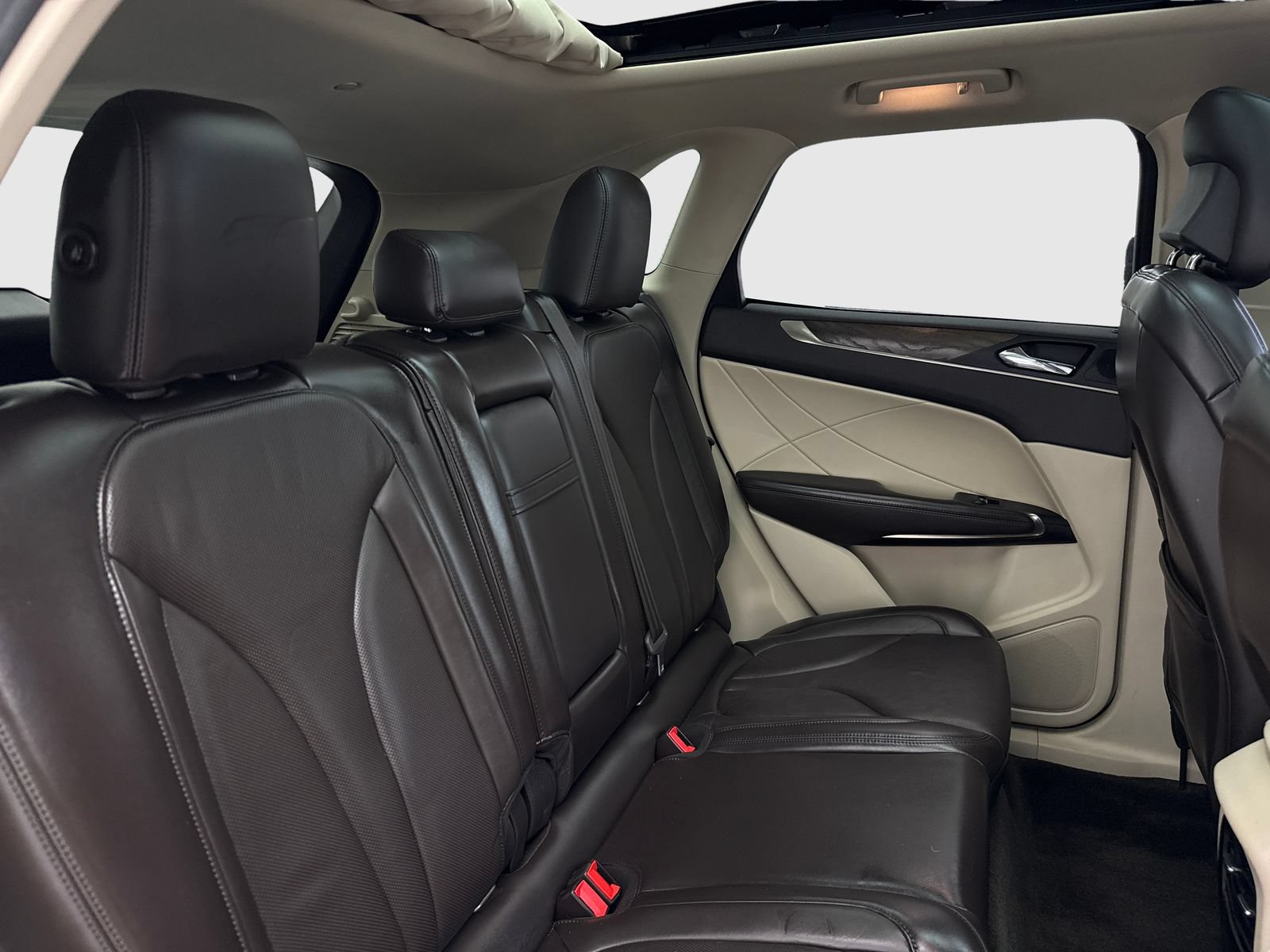 Used 2019 Lincoln MKC Reserve FWD image 46