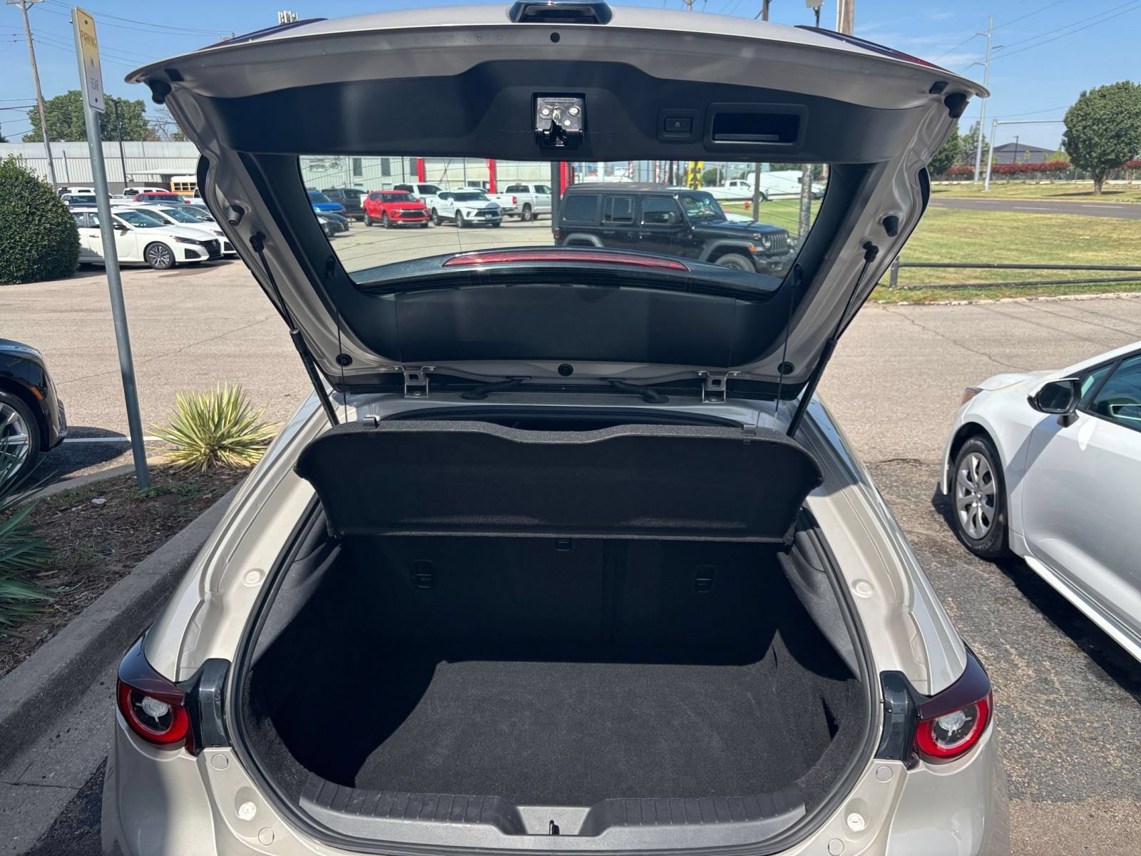 Used 2026 MAZDA MAZDA3 s FWD image 31