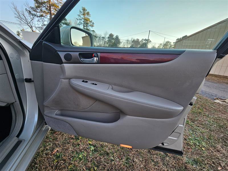 Used 2004 Lexus ES 330 image 19