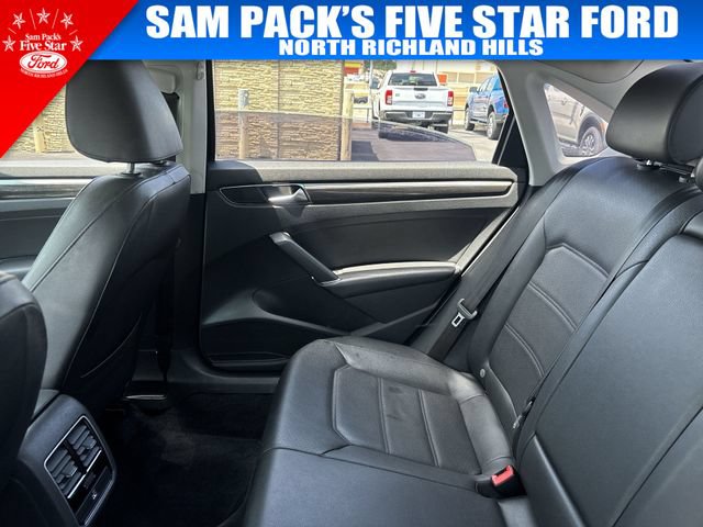 Used 2018 Volkswagen Passat 2.0T SE FWD image 14