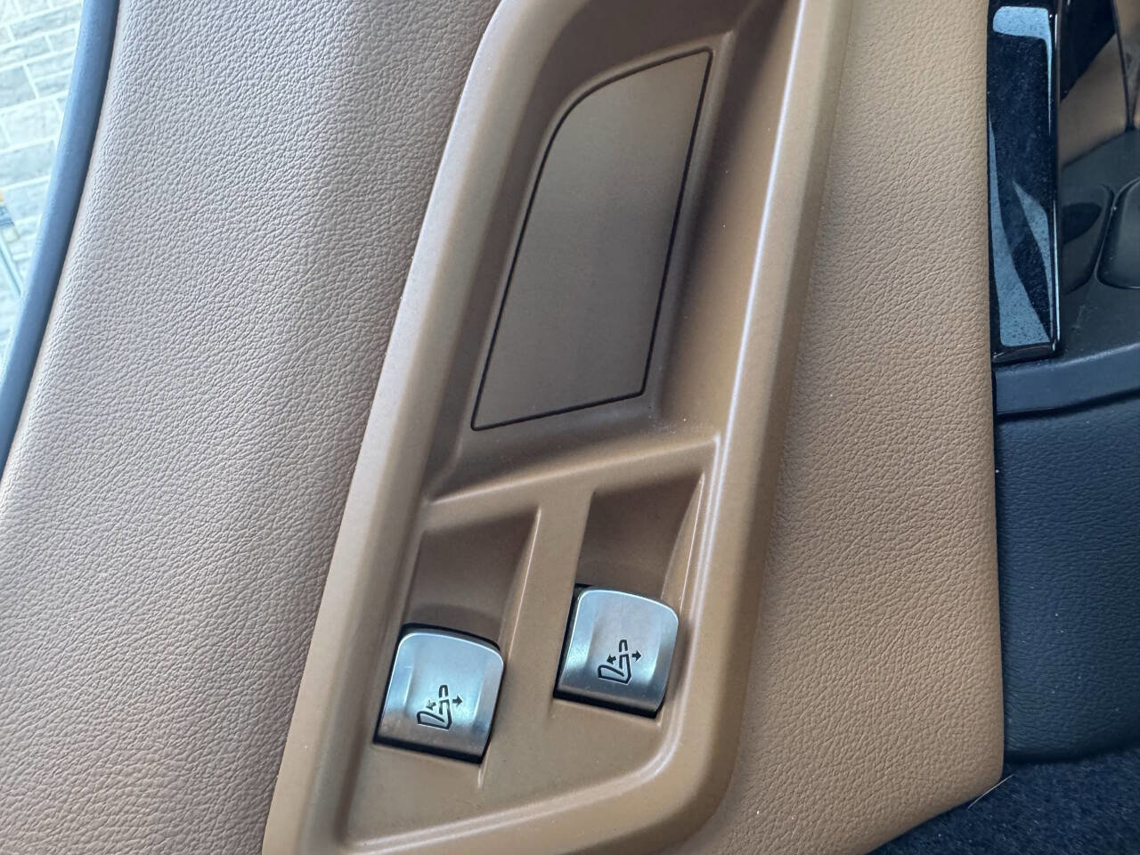 Used 2022 BMW X7 xDrive40i w/ M Sport Package image 19