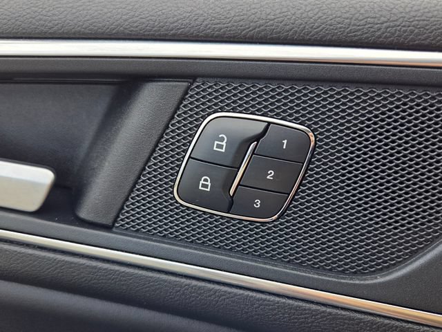 Used 2018 Ford Edge Titanium w/ Technology Package FWD image 33