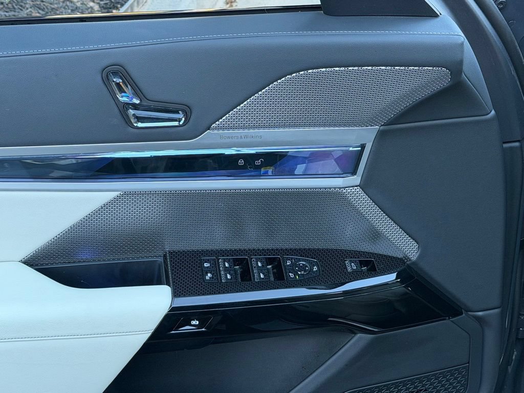 Used 2023 BMW 760i xDrive w/ Executive Package AWD/4WD image 28