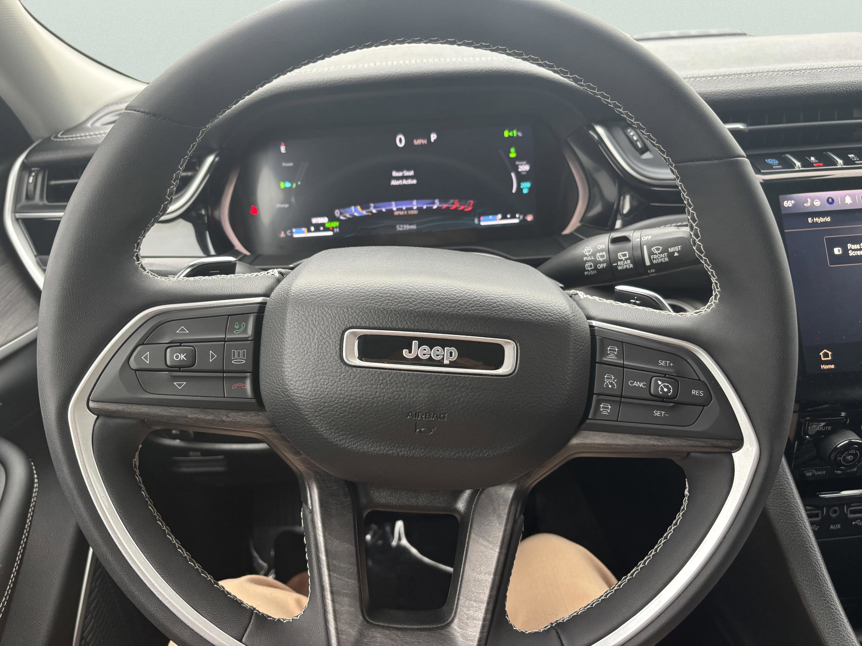Used 2023 Jeep Grand Cherokee 4WD 4xe image 21